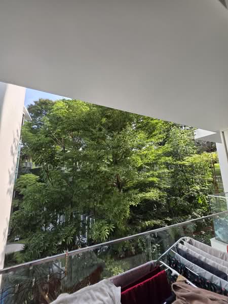 Parc Emily, 5 Mount Emily Road, 2 Bedrooms, 893 sqft, Condominium For Sale, by David King, 500175061 - Balcony - PropertyGuru.com.sg