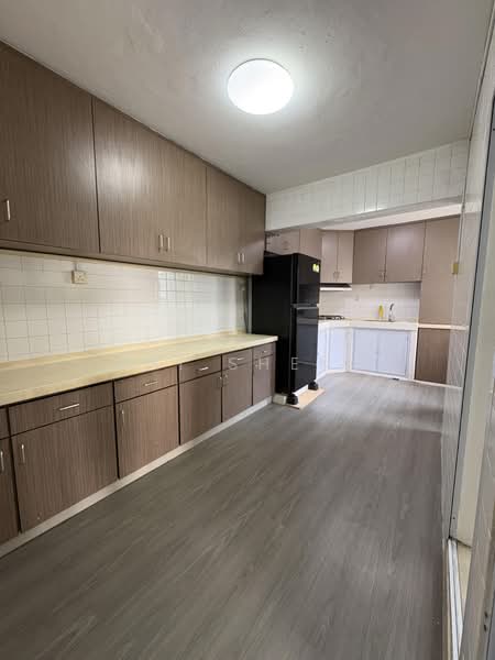 Neptune Court, 1 Marine Vista, 3 Bedrooms, 1,270 sqft, Apartment For Sale, by Zhi Sheng, 500175086 - Kitchen - PropertyGuru.com.sg