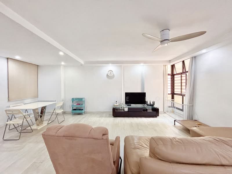 470 Segar Road, 470 Segar Road, 3 Bedrooms, 1,184 sqft, HDB Flat For Sale, by Michelle Koo, 500175089 - Living Room - PropertyGuru.com.sg