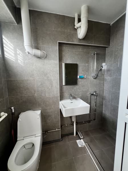 863 Yishun Avenue 4, 863 Yishun Avenue 4, 3 Bedrooms, 1,313 sqft, HDB Flat For Rent, by Kevin Su, 500175091 - Bathroom - PropertyGuru.com.sg