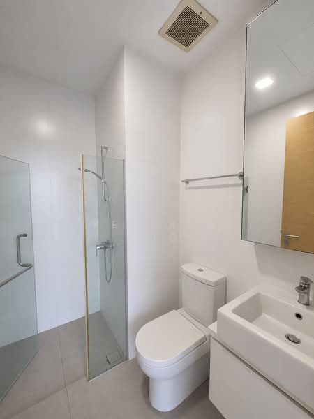10 Shelford, 10 Shelford Road, 1 Bedroom, 431 sqft, Apartment For Rent, by Frederick Foo, 500175096 - Bathroom - PropertyGuru.com.sg