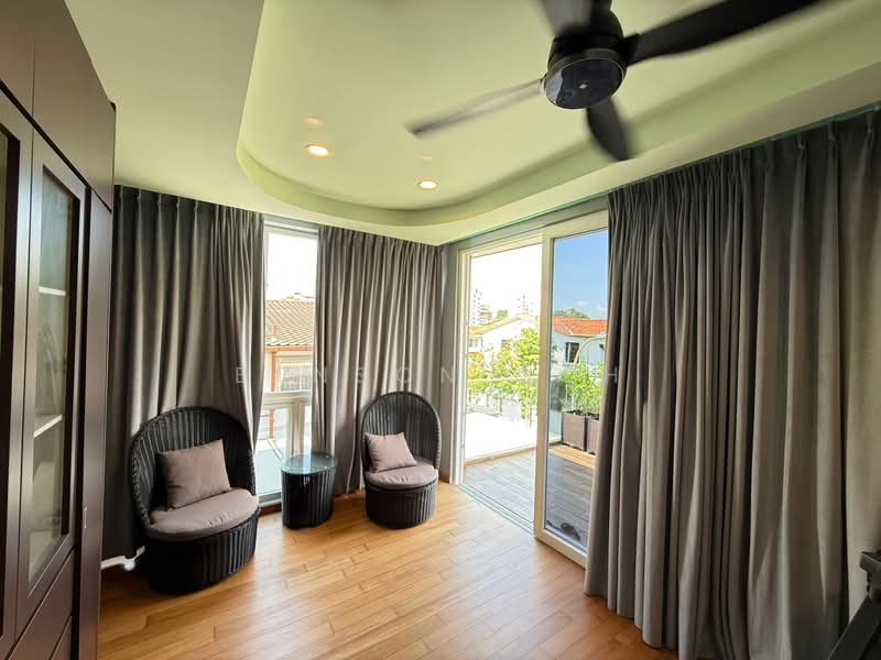 ★ Hillcrest Pk - FH ★ 1km to RGPS ★ Tan Kah Kee MRT ★, Hillcrest Pk | 1km To RGPS | Tan Kah Kee MRT, 7 Bedrooms, 6,900 sqft, Detached House For Sale, by Benson Goh, 500175103 - Balcony - PropertyGuru.com.sg