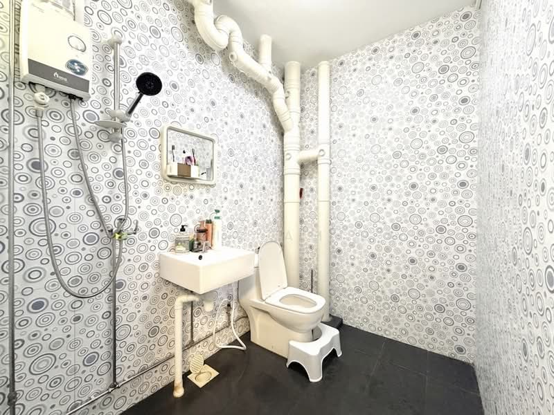 230 Choa Chu Kang Central, 230 Choa Chu Kang Central, 3 Bedrooms, 1,151 sqft, HDB Flat For Sale, by Fatin Amira, 500175125 - Bathroom - PropertyGuru.com.sg