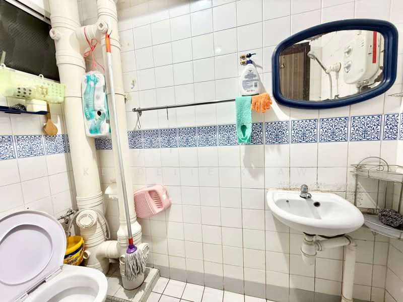 531 Pasir Ris Drive 1, 531 Pasir Ris Drive 1, Room Rental, 300 sqft, HDB Flat For Rent, by Kerdelle Khaw, 500175126 - Bathroom - PropertyGuru.com.sg