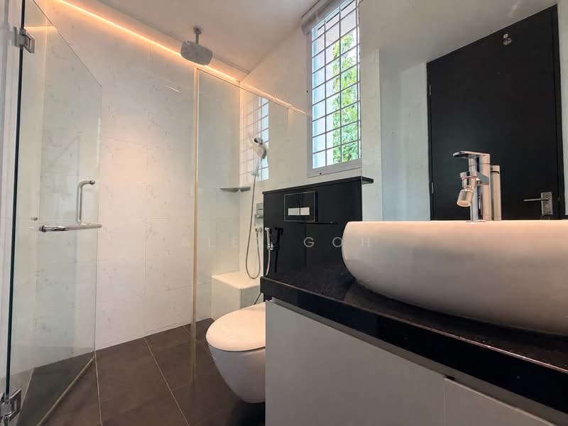 Duchess Crest, 64 Duchess Avenue, 3 Bedrooms, 1,378 sqft, Condominium For Sale, by Alex Goh, 500175136 - Bathroom - PropertyGuru.com.sg