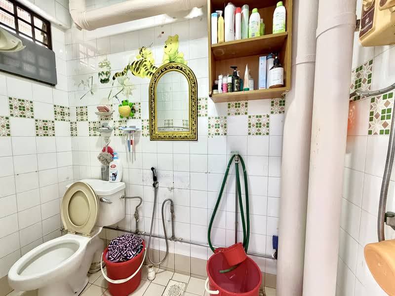 430 Choa Chu Kang Avenue 4, 430 Choa Chu Kang Avenue 4, 3 Bedrooms, 1,119 sqft, HDB Flat For Sale, by Hidayat Shariff, 500175150 - Bathroom - PropertyGuru.com.sg