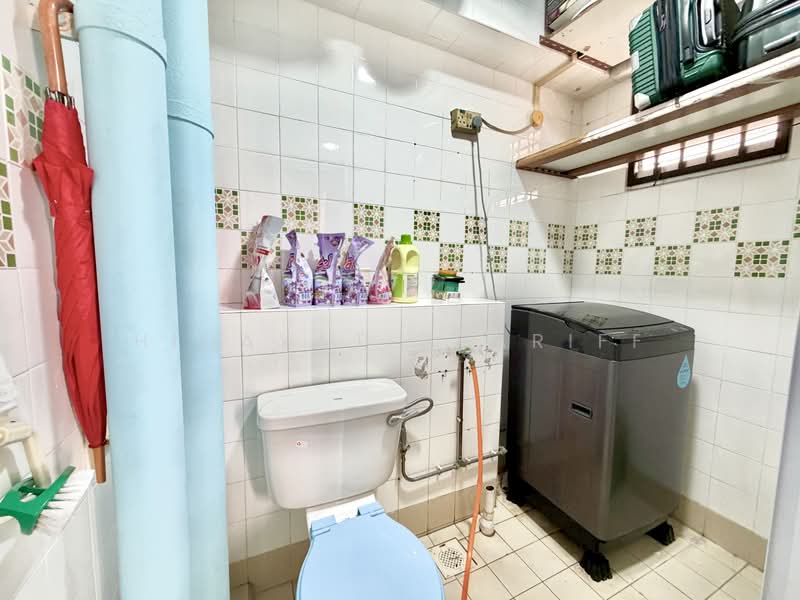 430 Choa Chu Kang Avenue 4, 430 Choa Chu Kang Avenue 4, 3 Bedrooms, 1,119 sqft, HDB Flat For Sale, by Hidayat Shariff, 500175150 - Bathroom - PropertyGuru.com.sg