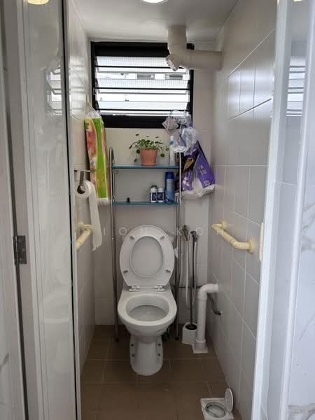 219 Lorong 8 Toa Payoh, 219 Lorong 8 Toa Payoh, Room Rental, 150 sqft, HDB Flat For Rent, by Dion Koh, 500175162 - Bathroom - PropertyGuru.com.sg