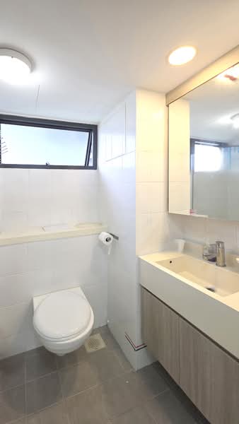 89 Dawson Road, 89 Dawson Road, 2 Bedrooms, 700 sqft, HDB Flat For Sale, by Bernard Lee, 500175194 - Bathroom - PropertyGuru.com.sg