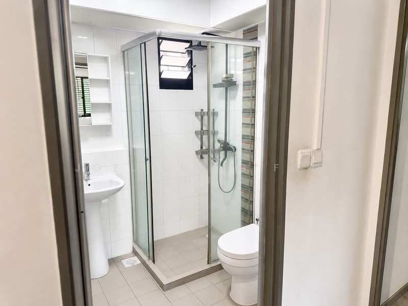 550B Segar Road, 550B Segar Road, 4 Bedrooms, 1,216 sqft, HDB Flat For Sale, by Joel Leong Foo Shun, 500175203 - Bathroom - PropertyGuru.com.sg