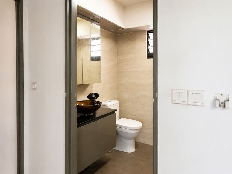 550B Segar Road, 550B Segar Road, 4 Bedrooms, 1,216 sqft, HDB Flat For Sale, by Joel Leong Foo Shun, 500175203 - Master Bathroom - PropertyGuru.com.sg