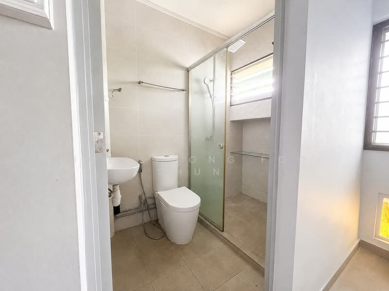346 Tampines Street 33, 346 Tampines Street 33, 3 Bedrooms, 1,163 sqft, HDB Flat For Sale, by Joel Leong Foo Shun, 500175211 - Bathroom - PropertyGuru.com.sg