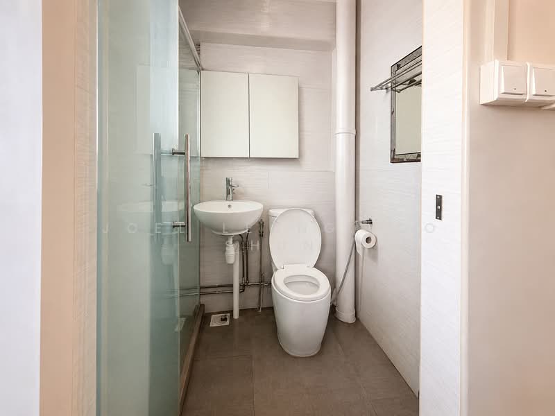 346 Tampines Street 33, 346 Tampines Street 33, 3 Bedrooms, 1,163 sqft, HDB Flat For Sale, by Joel Leong Foo Shun, 500175211 - Master Bathroom - PropertyGuru.com.sg