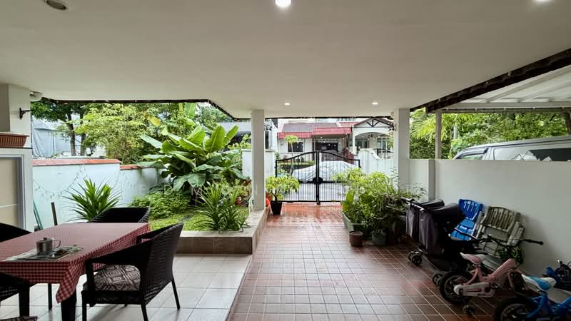 Hoover Park, Chun Tin Road, 3 Bedrooms, 1,700 sqft, Terraced House For Sale, by Edmund Thor, 500175212 - Front Porch - PropertyGuru.com.sg
