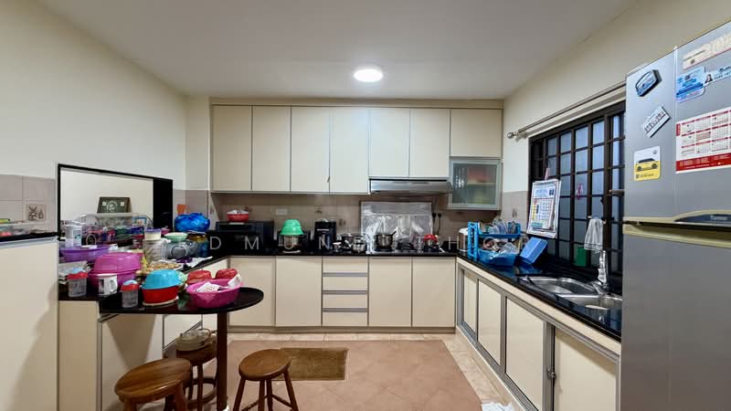 Hoover Park, Chun Tin Road, 3 Bedrooms, 1,700 sqft, Terraced House For Sale, by Edmund Thor, 500175212 - Kitchen - PropertyGuru.com.sg