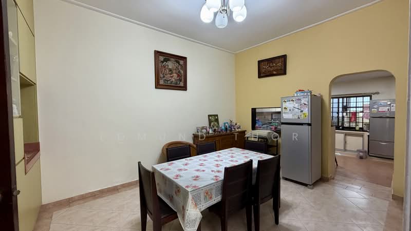 Hoover Park, Chun Tin Road, 3 Bedrooms, 1,700 sqft, Terraced House For Sale, by Edmund Thor, 500175212 - Dining Room - PropertyGuru.com.sg
