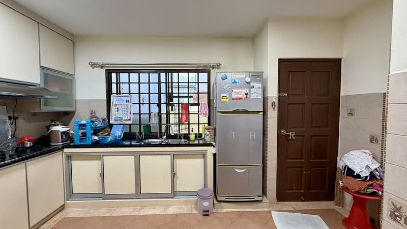 Hoover Park, Chun Tin Road, 3 Bedrooms, 1,700 sqft, Terraced House For Sale, by Edmund Thor, 500175212 - Kitchen - PropertyGuru.com.sg