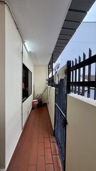 Hoover Park, Chun Tin Road, 3 Bedrooms, 1,700 sqft, Terraced House For Sale, by Edmund Thor, 500175212 - Covered rear - PropertyGuru.com.sg