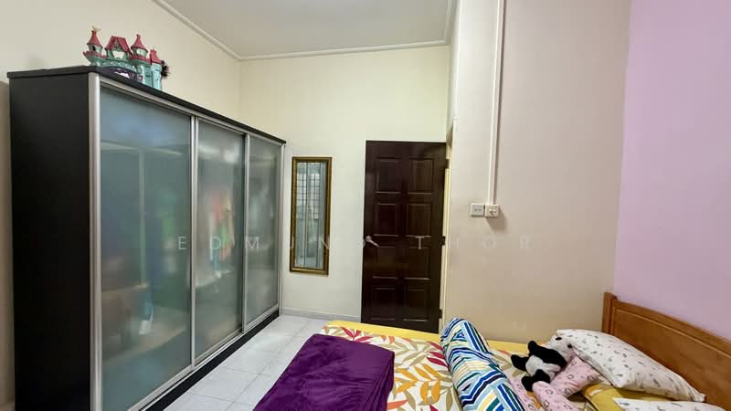 Hoover Park, Chun Tin Road, 3 Bedrooms, 1,700 sqft, Terraced House For Sale, by Edmund Thor, 500175212 - Bedroom - PropertyGuru.com.sg