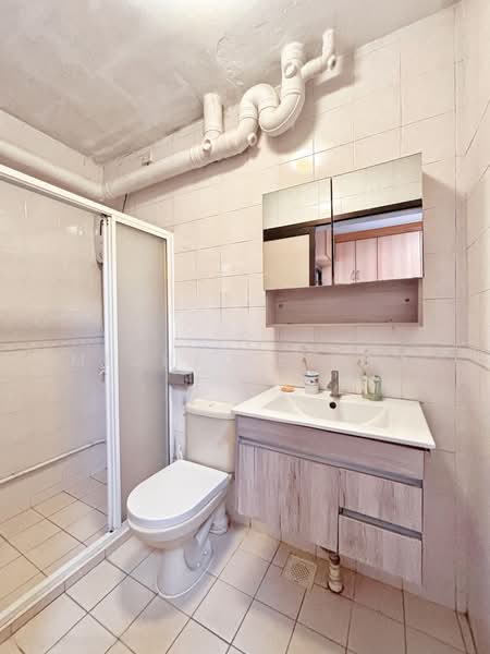 670 Choa Chu Kang Crescent, 670 Choa Chu Kang Crescent, 4 Bedrooms, 1,334 sqft, HDB Flat For Sale, by Michelle Koo, 500175213 - Bathroom - PropertyGuru.com.sg