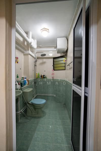 525 Woodlands Drive 14, 525 Woodlands Drive 14, 3 Bedrooms, 1,098 sqft, HDB Flat For Sale, by Roselynn Ahmad, 500175214 - Bathroom - PropertyGuru.com.sg
