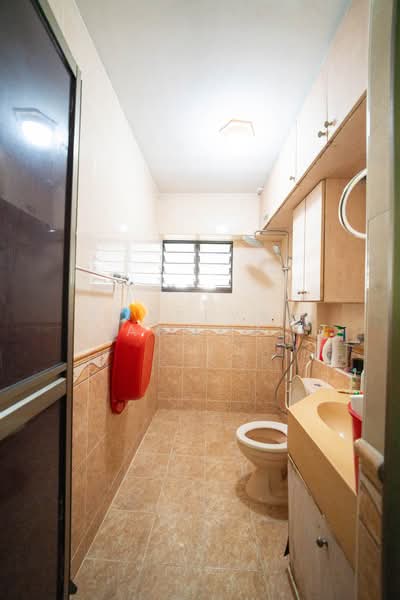 525 Woodlands Drive 14, 525 Woodlands Drive 14, 3 Bedrooms, 1,098 sqft, HDB Flat For Sale, by Roselynn Ahmad, 500175214 - Bathroom - PropertyGuru.com.sg