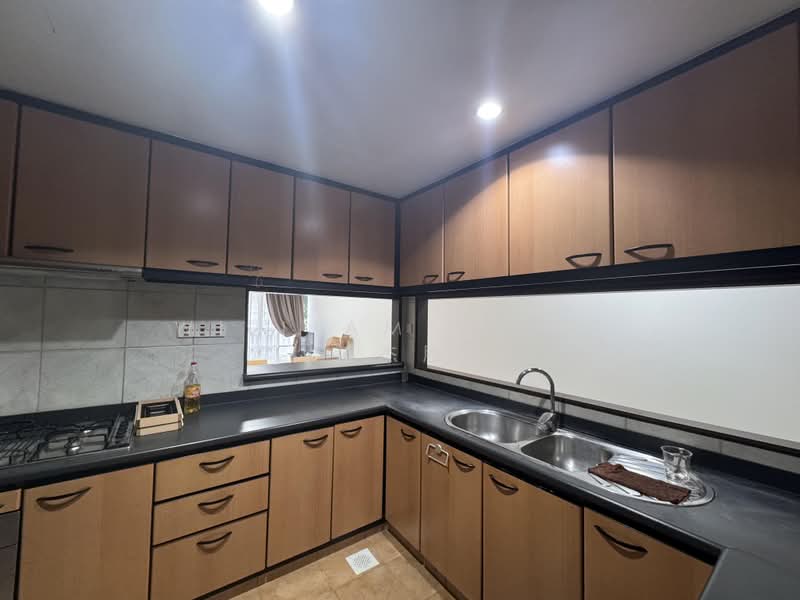UE Square, 207 River Valley Road, 2 Bedrooms, 1,163 sqft, Apartment For Rent, by William Wong (黃杰胜), 500175219 - Kitchen - PropertyGuru.com.sg