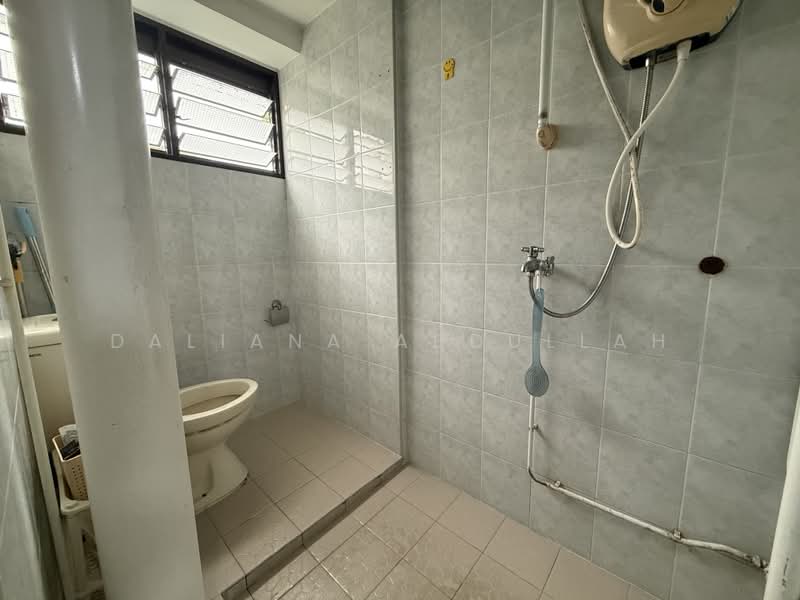 620 Bedok Reservoir Road, 620 Bedok Reservoir Road, 1 Bedroom, 484 sqft, HDB Flat For Sale, by Daliana Abdullah, 500175224 - Bathroom - PropertyGuru.com.sg