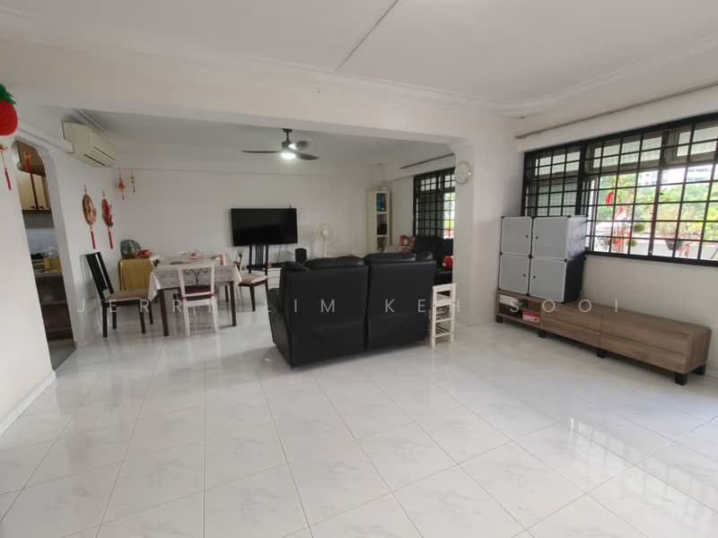 810 Woodlands Street 81, 810 Woodlands Street 81, 3 Bedrooms, 1,141 sqft, HDB Flat For Sale, by Jerry Lim Keh Sooi, 500175234 - Living Room - PropertyGuru.com.sg