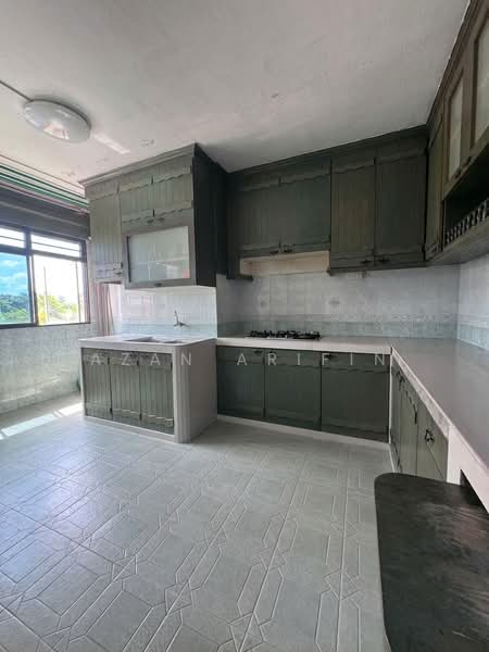 717 Jurong West Street 71, 717 Jurong West Street 71, 3 Bedrooms, 1,151 sqft, HDB Flat For Sale, by Azan Arifin, 500175244 - Kitchen - PropertyGuru.com.sg