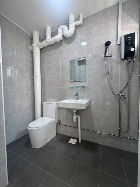 717 Jurong West Street 71, 717 Jurong West Street 71, 3 Bedrooms, 1,151 sqft, HDB Flat For Sale, by Azan Arifin, 500175244 - Bathroom - PropertyGuru.com.sg