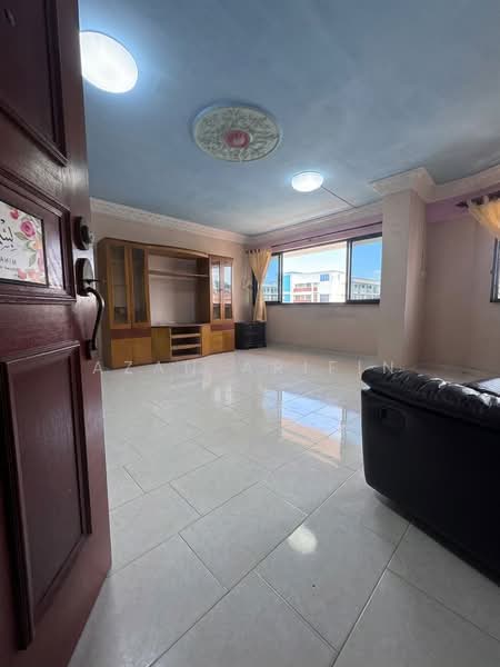 717 Jurong West Street 71, 717 Jurong West Street 71, 3 Bedrooms, 1,151 sqft, HDB Flat For Sale, by Azan Arifin, 500175244 - Living Room - PropertyGuru.com.sg