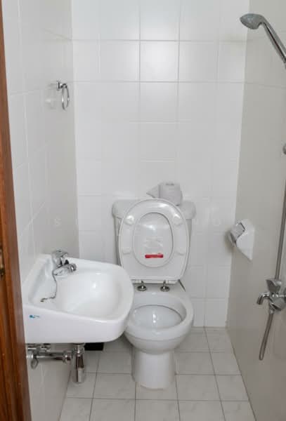 Palm Gardens, 2D Hong San Walk, 3 Bedrooms, 1,206 sqft, Condominium For Sale, by Sean King Lee, 500175245 - Bathroom - PropertyGuru.com.sg