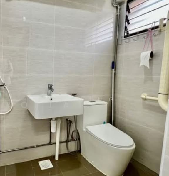 371 Tampines Street 34, 371 Tampines Street 34, 4 Bedrooms, 1,324 sqft, HDB Flat For Sale, by Li Ming, 500175259 - Bathroom - PropertyGuru.com.sg