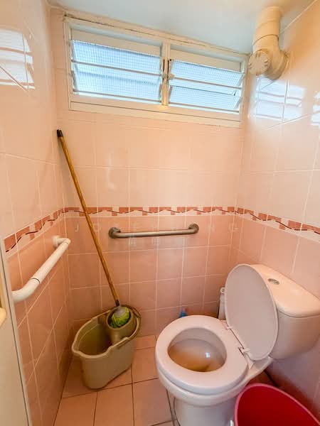 8 Holland Avenue, 8 Holland Avenue, Room Rental, 150 sqft, HDB Flat For Rent, by Joseph Ng 黄德顺, 500175294 - Bathroom - PropertyGuru.com.sg