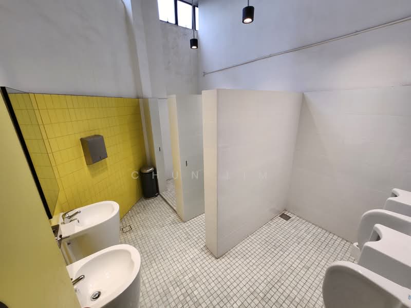 Halcyon 1, 39A Jalan Pemimpin, 2,587 sqft, Light Industrial (B1) For Rent, by Ho Juat Keng, 500175318 - Bathroom - CommercialGuru.com.sg