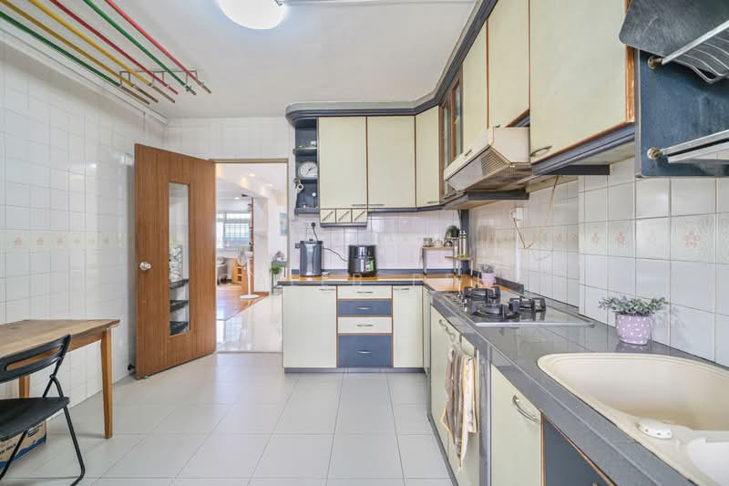 706 Pasir Ris Drive 10, 706 Pasir Ris Drive 10, 3 Bedrooms, 1,356 sqft, HDB Flat For Sale, by Caleb Peh, 500175320 - Kitchen - PropertyGuru.com.sg