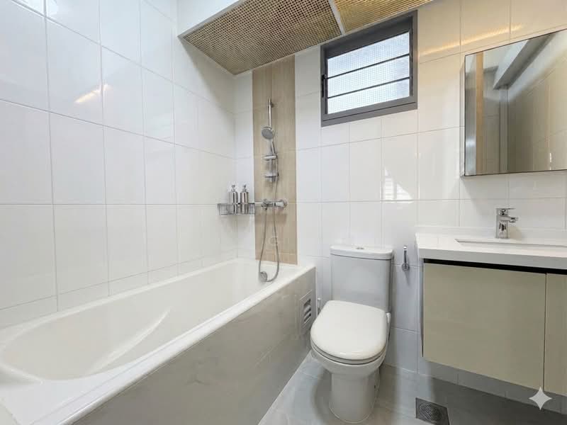 683B Edgedale Plains, 683B Edgedale Plains, 3 Bedrooms, 1,001 sqft, HDB Flat For Sale, by EC Yong (楊茵㟫), 500175327 - Bathroom - PropertyGuru.com.sg