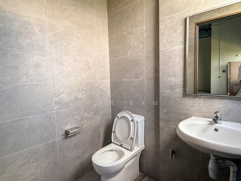 Stellar @ Tampines, 12 Tampines North Drive 4, 1,657 sqft, Factory / Workshop (B2) For Rent, by Dean Kam, 500175333 - Bathroom - CommercialGuru.com.sg