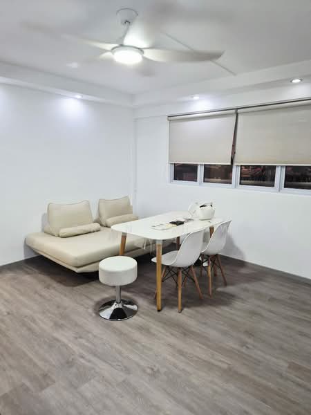406 Tampines Street 41, 406 Tampines Street 41, 3 Bedrooms, 957 sqft, HDB Flat For Rent, by Erin Chew, 500175334 - Living Room - PropertyGuru.com.sg
