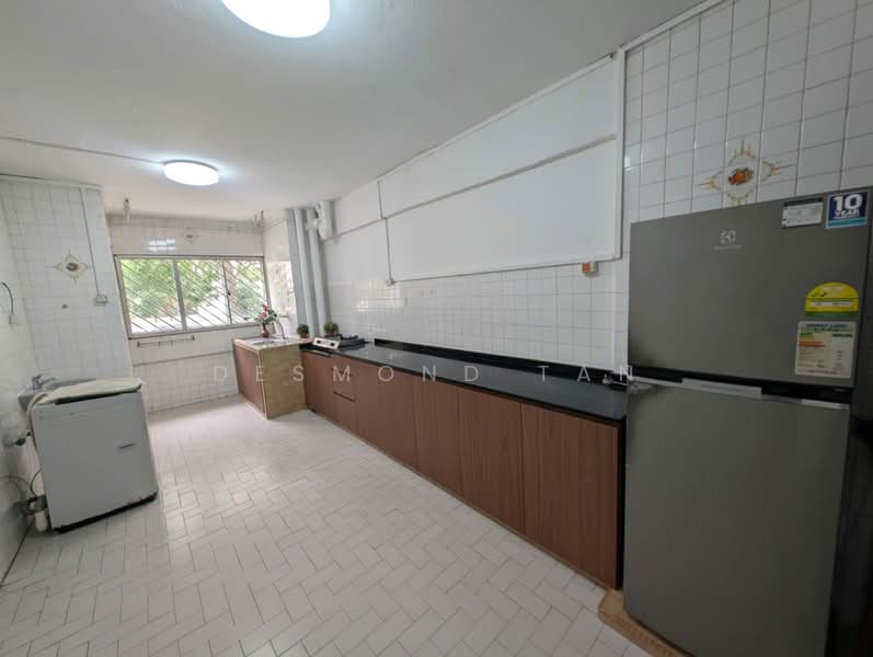 250 Tampines Street 21, 250 Tampines Street 21, 2 Bedrooms, 796 sqft, HDB Flat For Sale, by Desmond Tan, 500175348 - Kitchen - PropertyGuru.com.sg