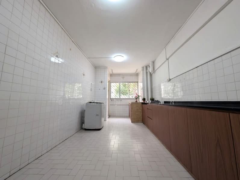 250 Tampines Street 21, 250 Tampines Street 21, 2 Bedrooms, 796 sqft, HDB Flat For Sale, by Desmond Tan, 500175348 - Kitchen - PropertyGuru.com.sg