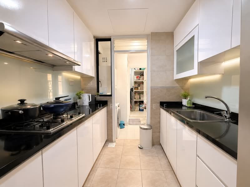 Seasons View, 7 Pemimpin Drive, 3 Bedrooms, 1,141 sqft, Condominium For Sale, by Laura Lee, 500175355 - Kitchen - PropertyGuru.com.sg