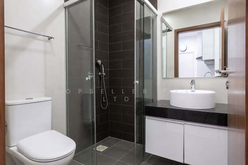 Parc Rosewood, 81 Rosewood Drive, 2 Bedrooms, 603 sqft, Condominium For Sale, by Gina Tow, 500175361 - Bathroom - PropertyGuru.com.sg