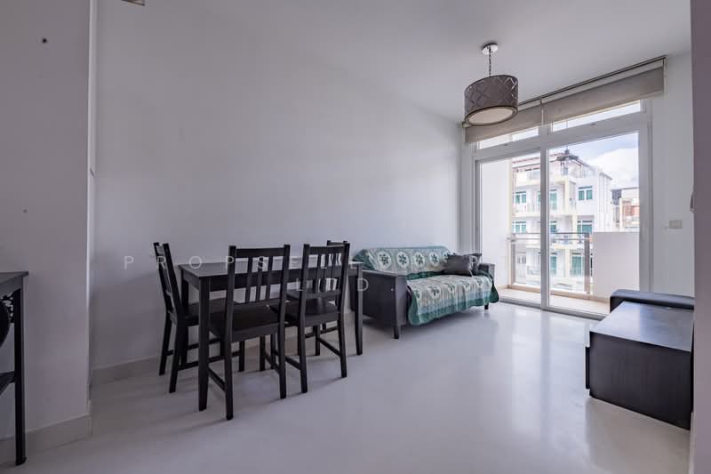 Parc Rosewood, 81 Rosewood Drive, 2 Bedrooms, 603 sqft, Condominium For Sale, by Gina Tow, 500175361 - Living Room - PropertyGuru.com.sg