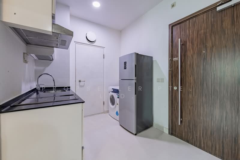 Parc Rosewood, 81 Rosewood Drive, 2 Bedrooms, 603 sqft, Condominium For Sale, by Gina Tow, 500175361 - Kitchen - PropertyGuru.com.sg