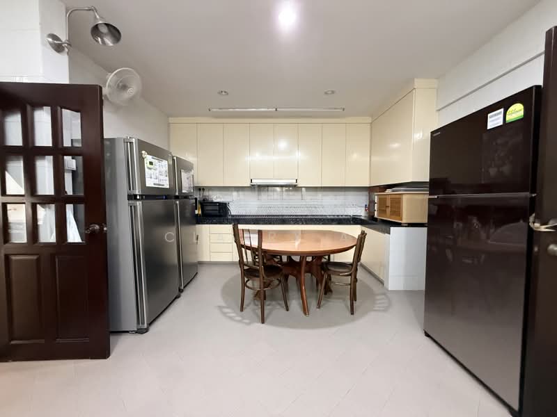 Corner Terrace w Lift @ Phillips Avenue • Kovan MRT ★Eminence Landed★, Sandilands Road, Rosyth Road, Phillips Ave, Kovan MRT, 6 Bedrooms, 4,200 sqft, Corner Terrace For Sale, by Clarry Au, 500175366 - Kitchen - PropertyGuru.com.sg