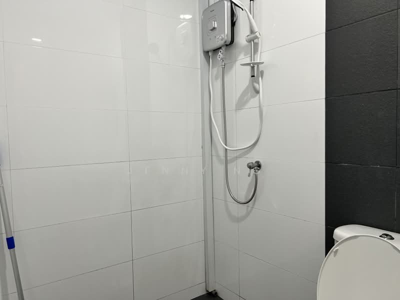 Upper Serangoon Shopping Centre, 756 Upper Serangoon Road, 5 Bedrooms, 1,453 sqft, Apartment For Rent, by Jenny Ng, 500175369 - Common Bath - PropertyGuru.com.sg
