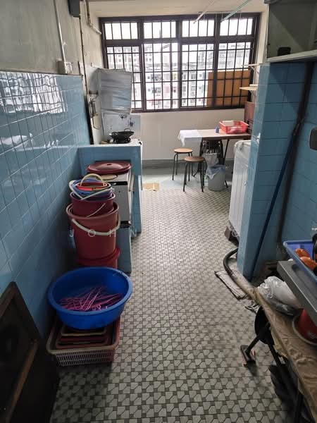 62 Circuit Road, 62 Circuit Road, 2 Bedrooms, 721 sqft, HDB Flat For Sale, by John Wong, 500175380 - Kitchen - PropertyGuru.com.sg