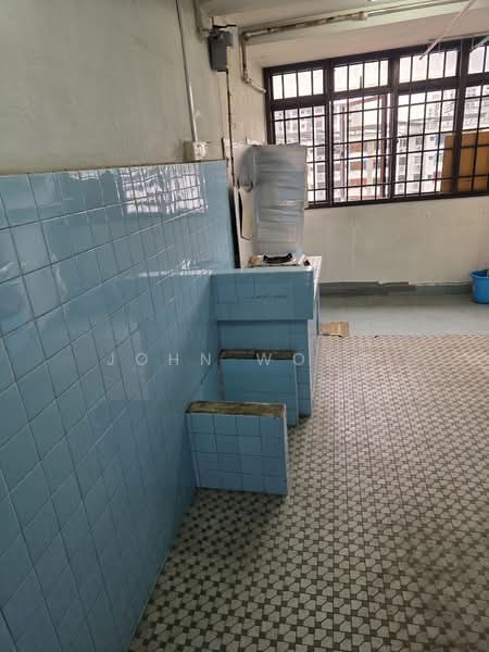 62 Circuit Road, 62 Circuit Road, 2 Bedrooms, 721 sqft, HDB Flat For Sale, by John Wong, 500175380 - Kitchen - PropertyGuru.com.sg